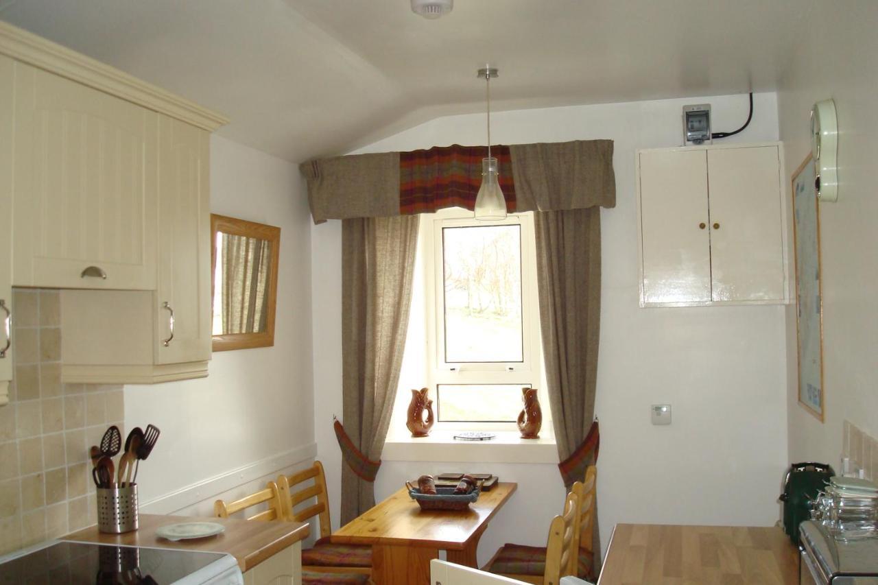 Harris White Cottage Rodel Extérieur photo